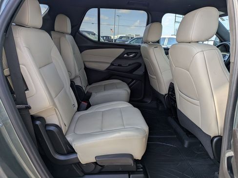 Used 2022 Chevrolet Traverse LT w/ LT Premium Package image 20