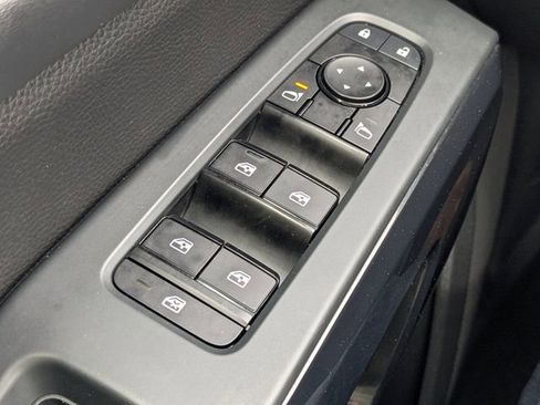 Used 2025 Nissan Pathfinder SV image 23