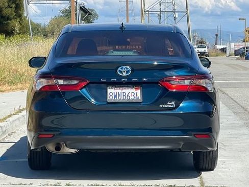 Used 2021 Toyota Camry LE image 5
