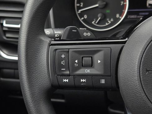 Used 2023 Nissan Rogue SV FWD image 22