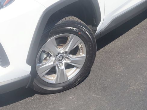 Used 2024 Toyota RAV4 XLE AWD/4WD image 9