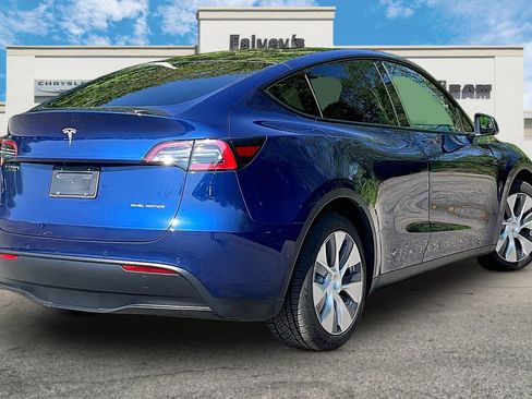 Used 2022 Tesla Model Y Long Range AWD/4WD image 2