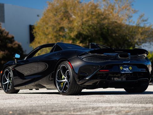 Used 2024 McLaren 750S Spider Ceramic Brakes Front Li image 9