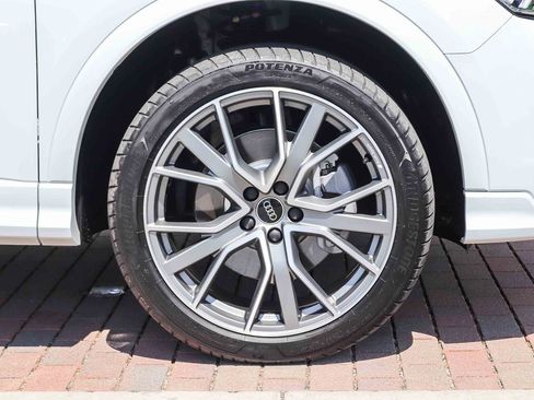 Certified 2025 Audi Q3 2.0T Premium Plus w/ Premium Plus Package AWD/4WD image 11