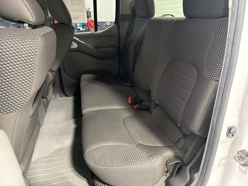 Used 2012 Nissan Frontier SV w/ Sport Appearance Pkg AWD/4WD image 12