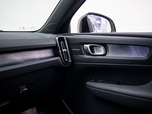 Used 2023 Volvo XC40 Recharge Ultimate AWD/4WD image 28