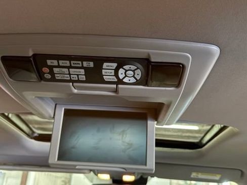 Used 2018 Honda Pilot Touring image 32
