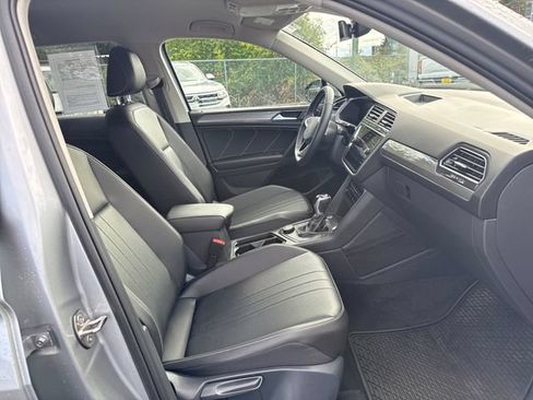 Used 2022 Volkswagen Tiguan SE AWD/4WD image 9
