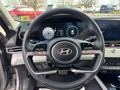 Used 2025 Hyundai Elantra Limited FWD image 22