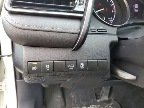 Used 2021 Toyota Camry SE image 14