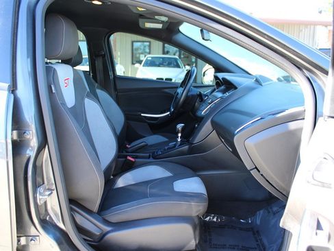 Used 2018 Ford Focus ST image 18