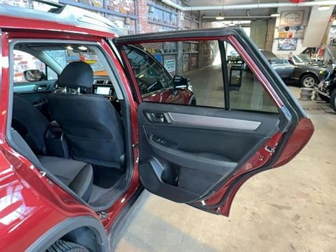 Used 2017 Subaru Outback 2.5i Premium image 81