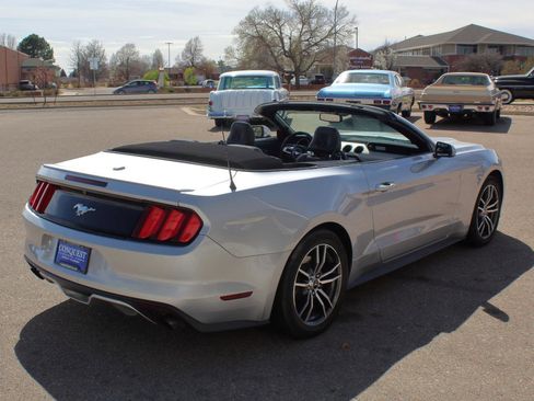 Used 2017 Ford Mustang Premium image 4
