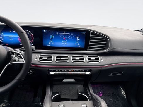 Used 2025 Mercedes-Benz GLS 450 4MATIC image 14