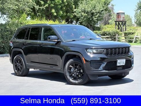Used 2025 Jeep Grand Cherokee Altitude AWD/4WD image 2