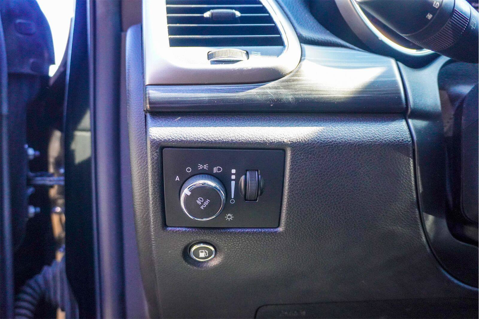 Used 2020 Jeep Grand Cherokee Altitude RWD image 25