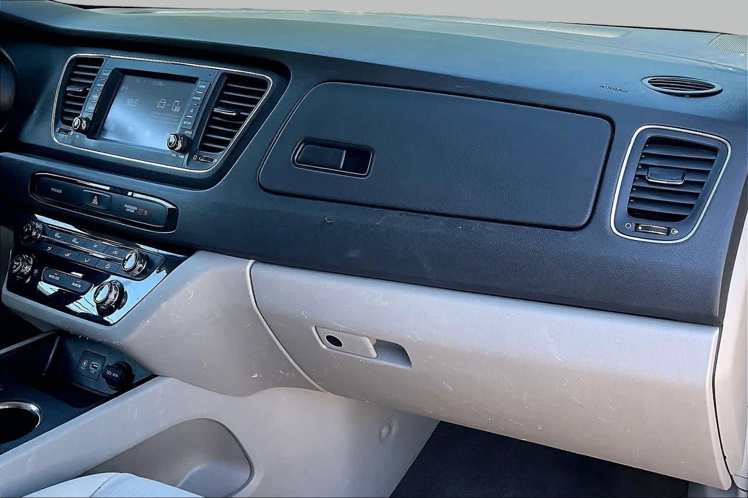 Used 2021 Kia Sedona LX FWD image 18