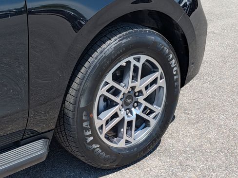 Certified 2025 Ford Expedition Active RWD image 12