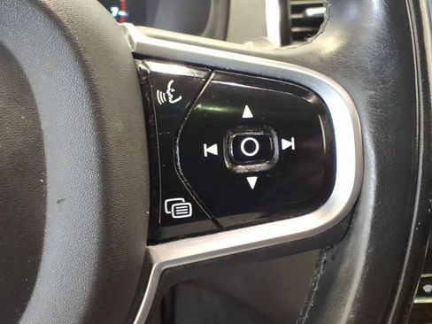 Used 2016 Volvo XC90 T6 Momentum w/ Momentum Plus Package AWD/4WD image 12