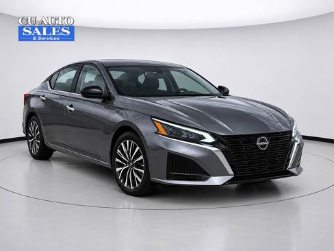 Used 2025 Nissan Altima 2.5 SV FWD image 1