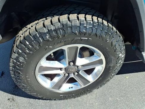 Used 2020 Jeep Wrangler Unlimited Sahara w/ Cold Weather Group AWD/4WD image 5