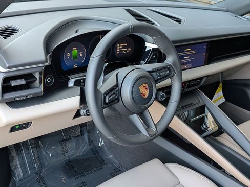 New 2026 Porsche Macan Electric RWD image 4