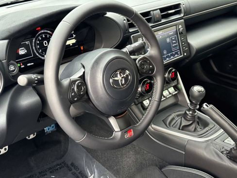 Used 2026 Toyota GR86 Premium w/ ALL Weather Mat Package (TMS) RWD image 2