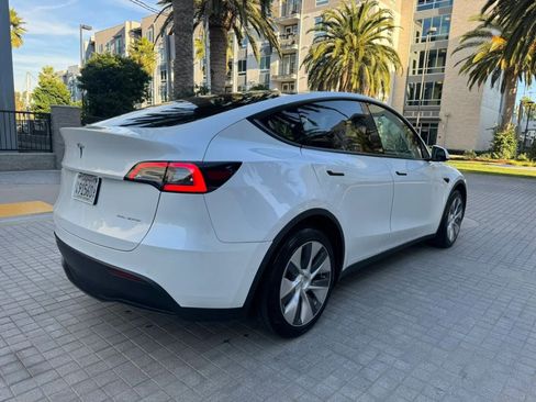 Used 2023 Tesla Model Y Long Range AWD/4WD image 5
