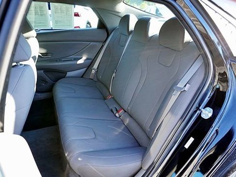 Used 2024 Hyundai Elantra SE FWD image 15