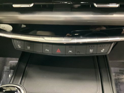 Used 2024 Cadillac XT4 Premium Luxury image 19