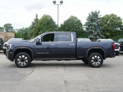 Used 2025 GMC Sierra 3500 Denali w/ Denali Reserve Package AWD/4WD image 4