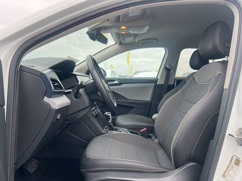 Used 2024 Volkswagen Taos SE image 11