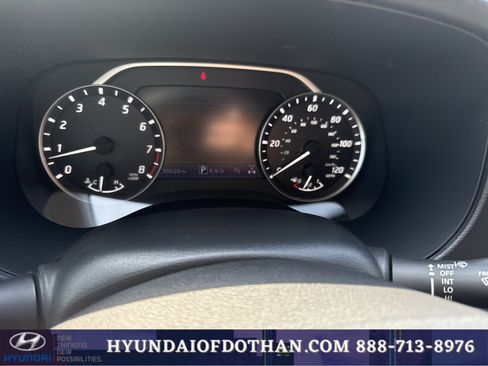 Used 2024 Nissan Frontier SV AWD/4WD image 8