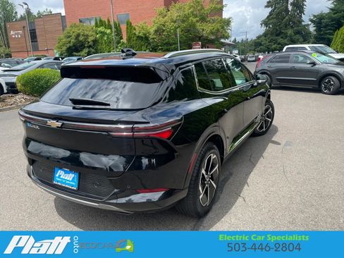 Used 2024 Chevrolet Equinox EV LT FWD image 12