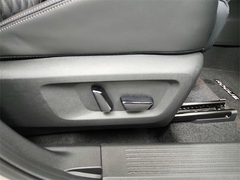 New 2026 Nissan Rogue Platinum image 40