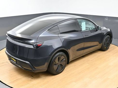 Used 2026 Tesla Model Y Long Range RWD image 7