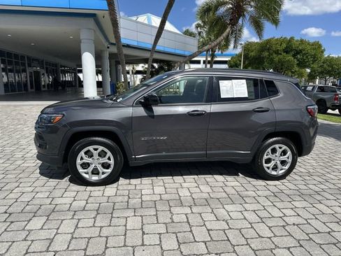 Used 2024 Jeep Compass Latitude AWD/4WD image 19