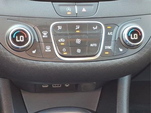 Used 2022 Chevrolet Malibu LT FWD image 18