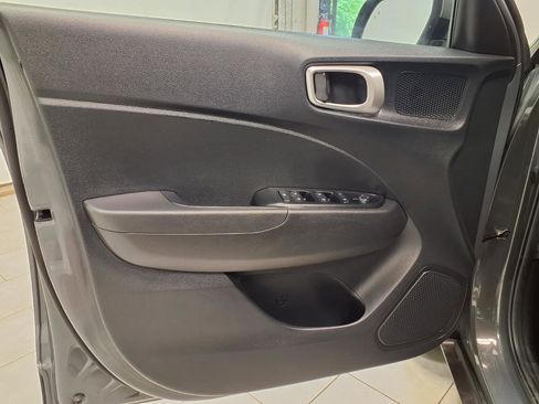 Used 2025 Hyundai Venue SEL FWD image 28