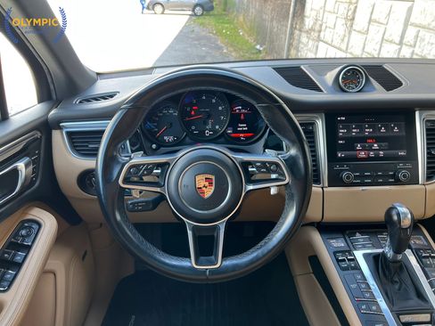 Used 2017 Porsche Macan AWD/4WD image 23