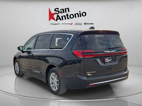 New 2026 Chrysler Pacifica Select FWD image 17