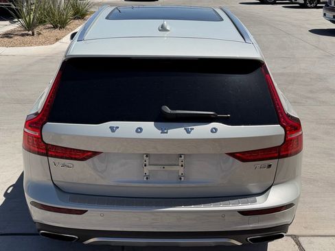 Used 2020 Volvo V60 T5 Cross Country AWD/4WD image 6