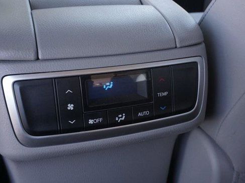 Certified 2019 Toyota Highlander Plus FWD image 26