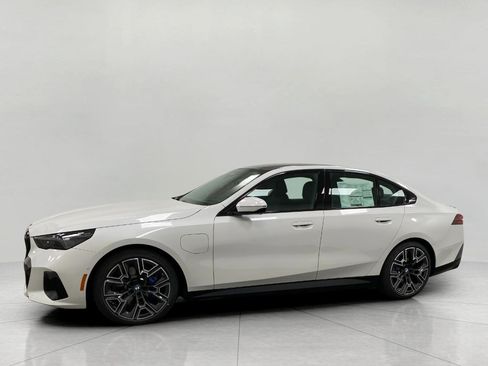 New 2026 BMW 550e xDrive w/ Executive Package AWD/4WD image 8