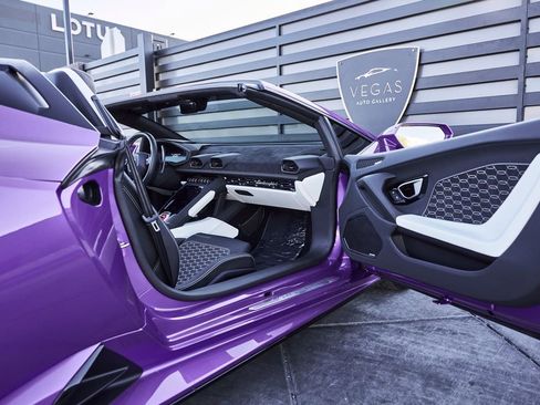 Used 2024 Lamborghini Huracan EVO image 29