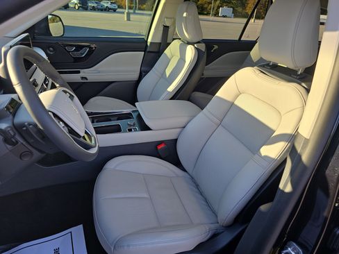 Certified 2025 Lincoln Aviator AWD w/ Equipment Group 101A image 15