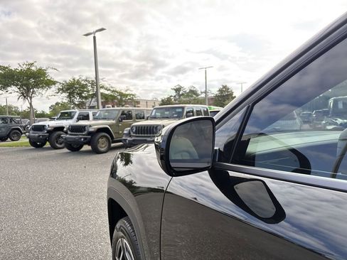 New 2026 Jeep Cherokee Laredo AWD/4WD image 10