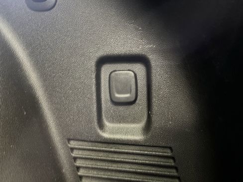 Used 2019 Chevrolet Blazer LT image 30