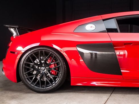 Used 2017 Audi R8 V10 w/ Carbon Exterior Package AWD/4WD image 22
