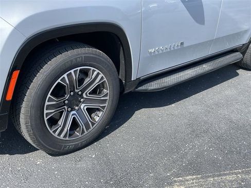 Used 2024 Jeep Wagoneer Series II image 36